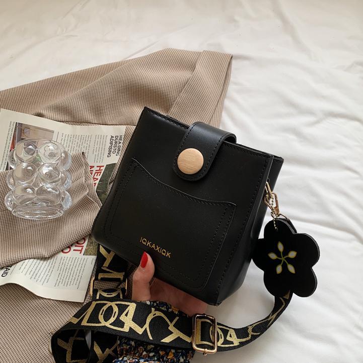 Bolsa de comercio exterior para mujeres 2025 nueva versión coreana universal nicho bolso de cubo de alta calidad sensación extranjera bolso de hombro único