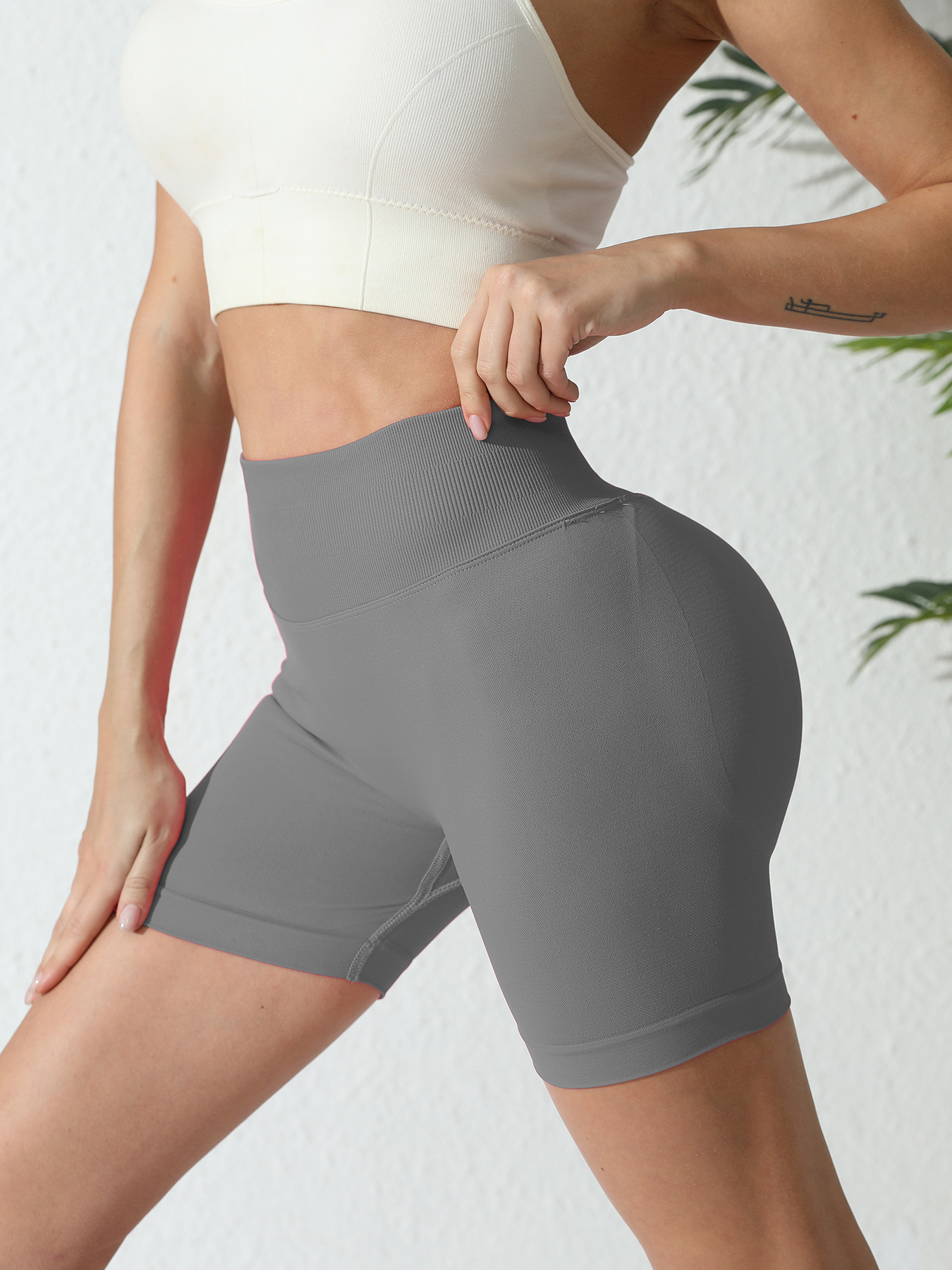 темно-серый