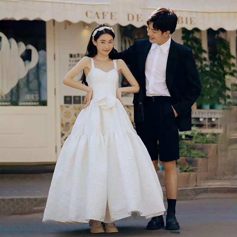 法式轻婚纱吊带复古简约影楼主题写真礼服白色外景旅拍缎面出门纱