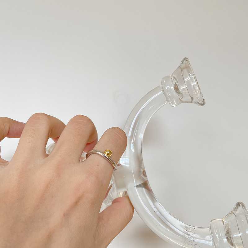 Semplice, versatile, anello da donna con apertura della bocca in oro e argento con perle a contrasto, stile cool, nuova tendenza 2022_voghion.com