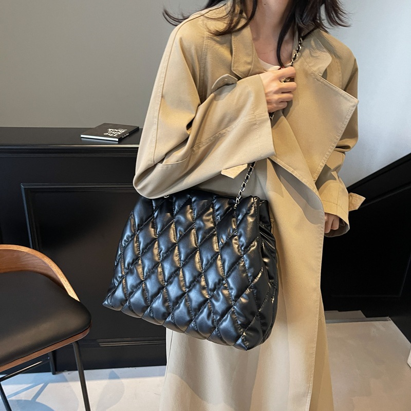 2024 invierno nuevo estilo de moda simple ocio de gran capacidad bolso de viaje ocio de aire extranjero bolso de hombro