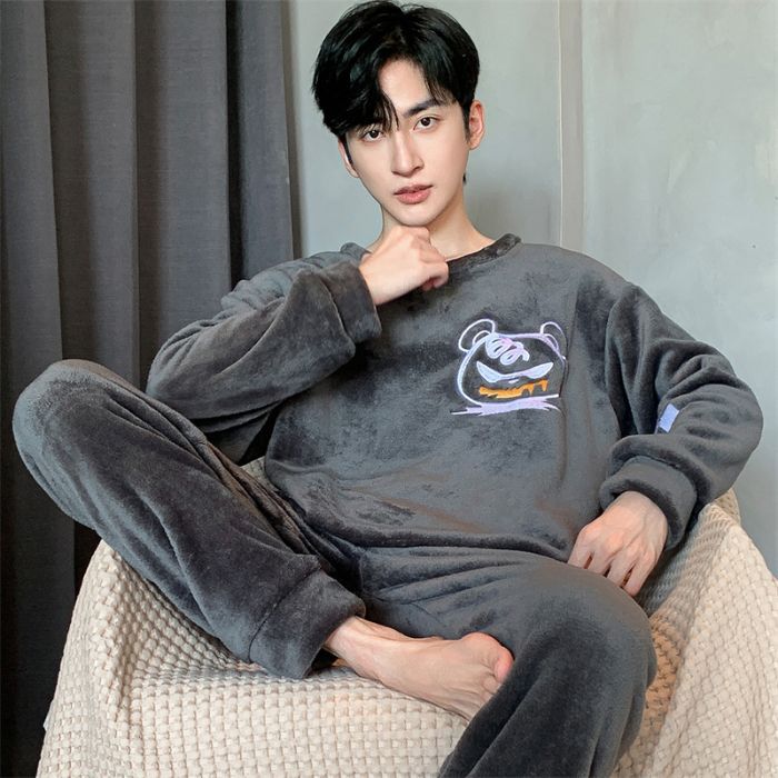 Pijamas de franela para hombre, invierno 2025, forro polar coral grueso, tallas grandes, aptos para usar en exteriores, conjunto para estar en casa, exportación.