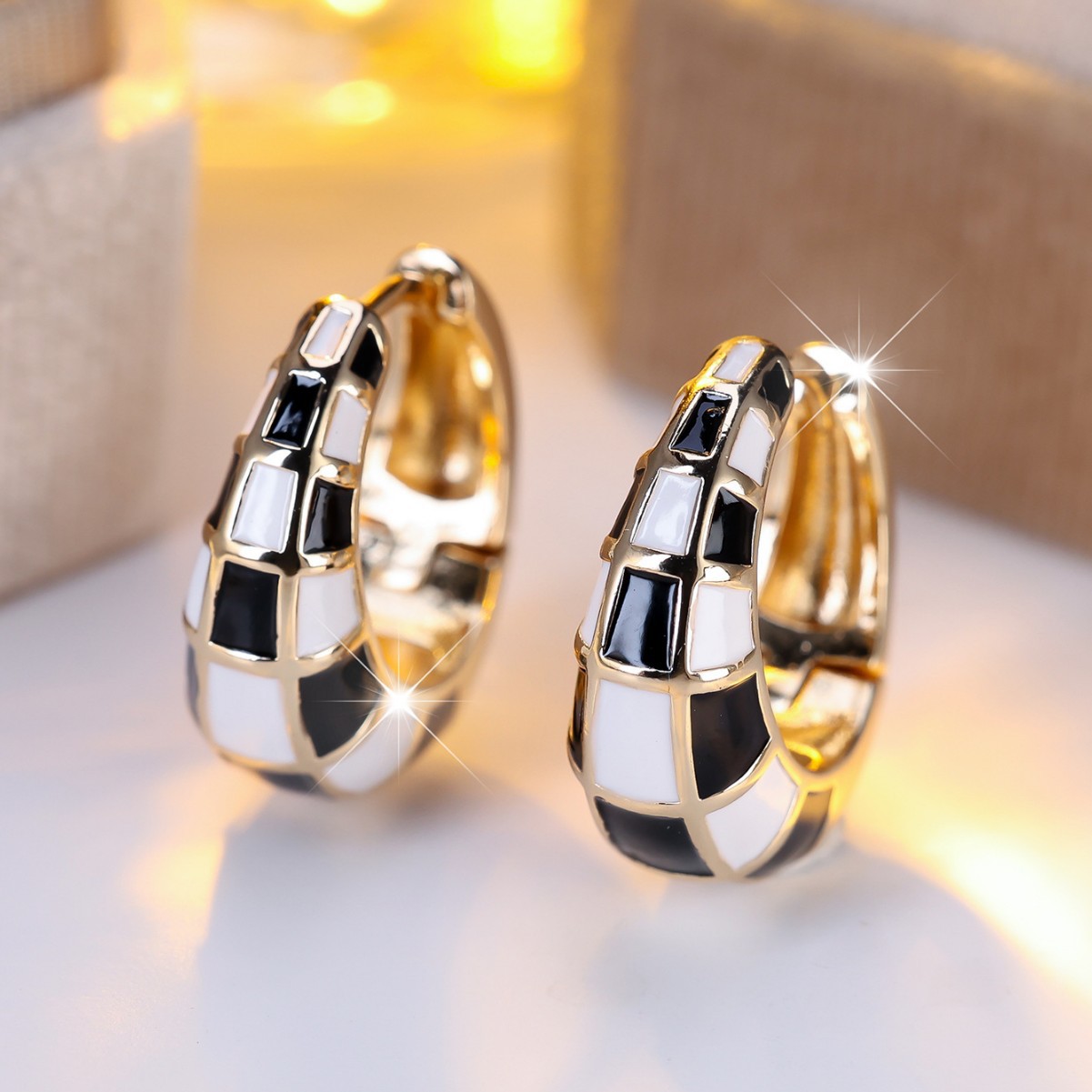 Fashion Classic French Round Checkerboard Square Earrings Hot Sale Simple Light Luxury High-End Versatile Retro Hoop Earrings