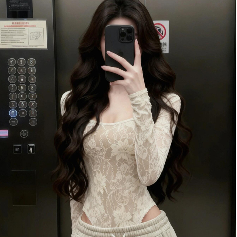 Double-Layered White Round-Neck Long-Sleeve Lace Shirt for Women, Winter Base Layer, Slim-Fit Inner Top 2026 Double-Layered White Round-Neck Long-Sleeve Lace Shirt for Women, Winter Base Layer, Slim-Fit Inner Top 2026