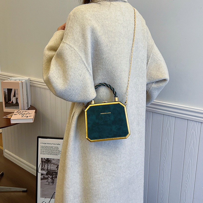 Bolsos al por mayor transfronterizos para mujer 2023 nuevo estilo estilo estilo occidental casual simple bolso de caja bolso de cadena mensajero bolso de axila