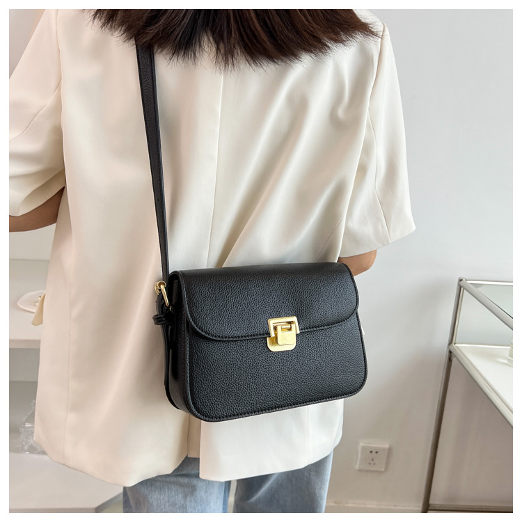 2022 New Fashion Solid Color Messenger Shoulder Square Bag display picture 2