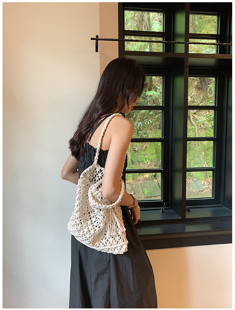 Women's Medium Straw Solid Color Vacation Beach Tassel Weave Square String Shoulder Bag Handbag display picture 4