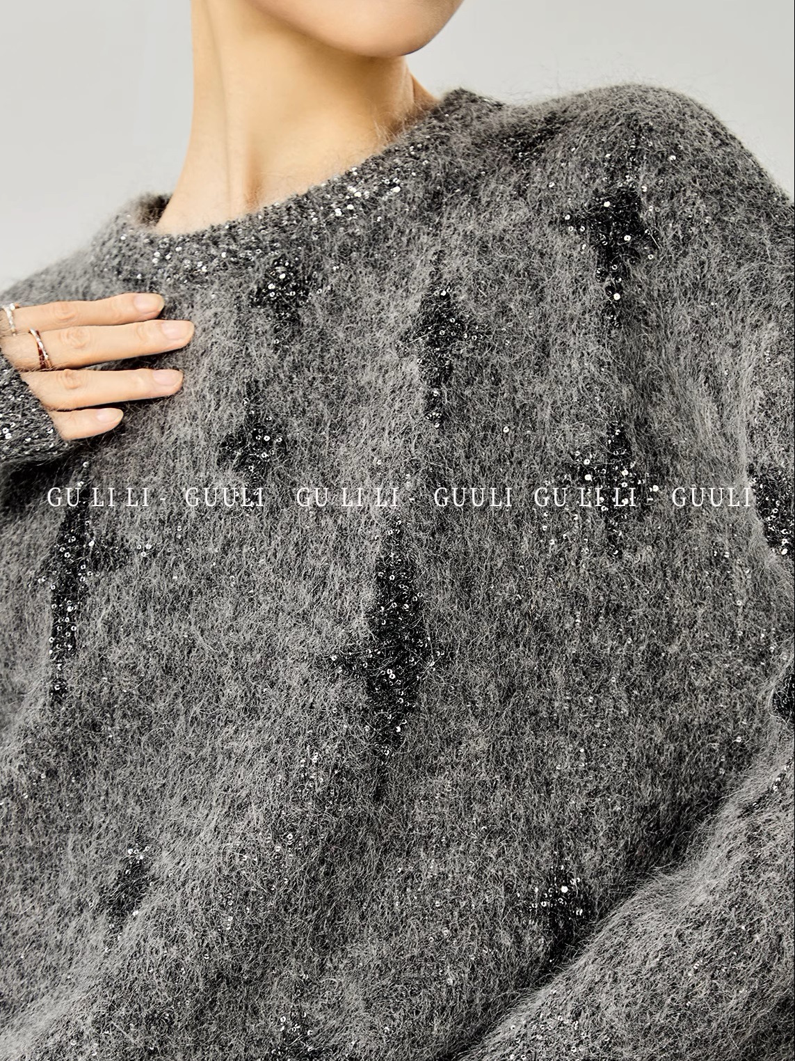 区里Guuli/灰色の丸首のプルオーバー