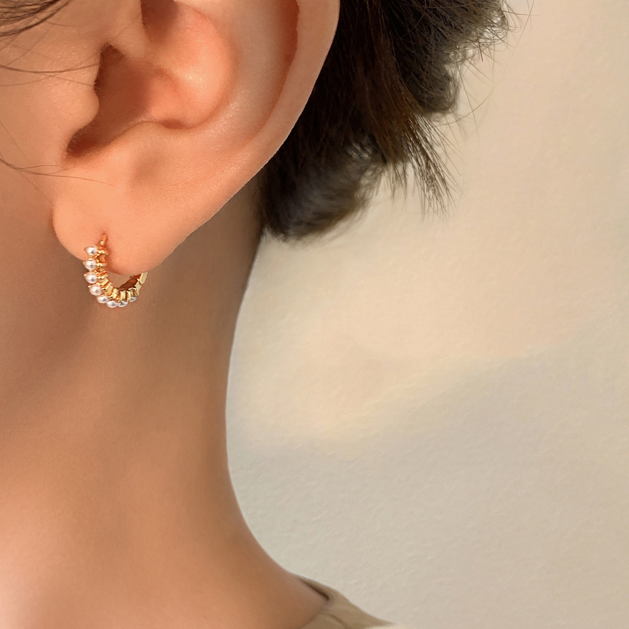 1 Paar Einfacher Stil Kreis Kupfer Überzug Inlay Perle 14 Karat Vergoldet Ohrringe display picture 2