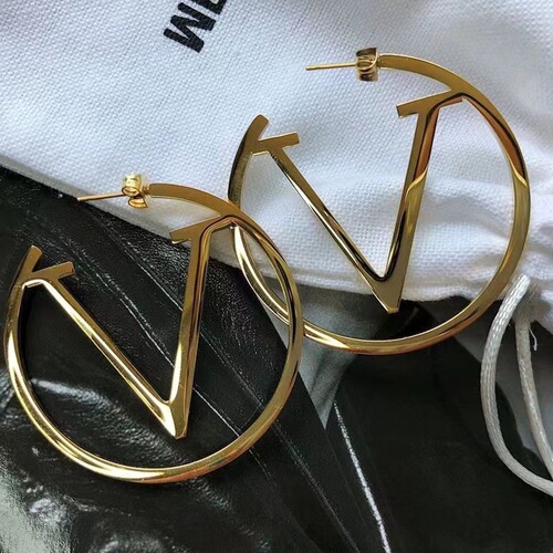 European and American fashionable simple letter hollow earrings personalized high-end design titanium steel color-preserving earrings