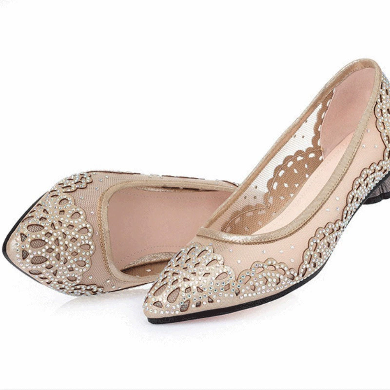 Dongguan Houjie предпринимает кожаную яркую ткань PU сожженную лазером верхнюю часть сверля лазерную резку высекая полость