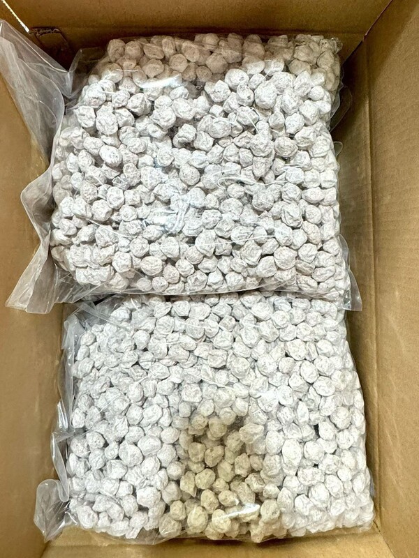 2.5kg Preserved White Salted Plums for Wine, Tea, and Beverages, Specifically for Ktv and Milk Tea, Cantonese-Style Specialty Plums