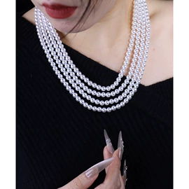 项链;耳钉;手链