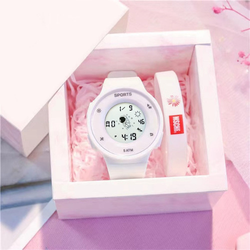 Hollywood Rotating Astronaut Couple Electronic Watch for Men and Women, Student Style Korean Version, Simple Creative Glow-in-the-Dark Watch for Boys