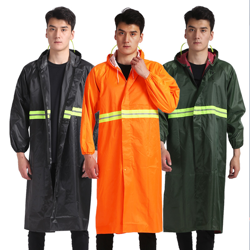 Una chaqueta de lluvia larga y gruesa a prueba de tormentas de todo el cuerpo caminando en servicio sanitario al aire libre chaqueta de lluvia de emergencia reflectante