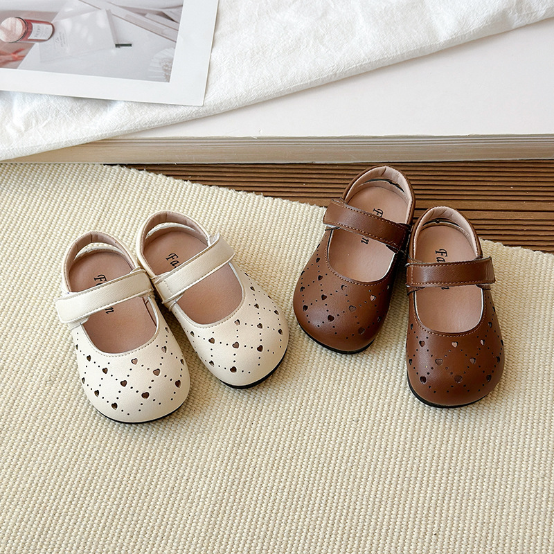Fashionable breathable sandals with velcro