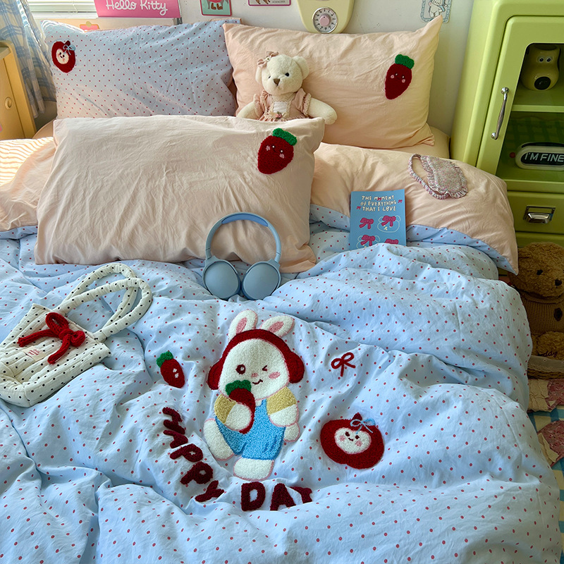 Toallas de algodón lavados con agua bordadas cuatro piezas juegos de estudiantes de tres piezas juegos de dormitorios de chicas fábrica de dibujos animados al por mayor