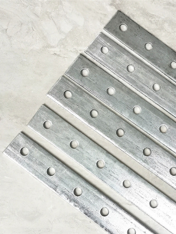 冲孔扁铁镀锌扁铁条冲孔铁片接地扁铁圆孔镀锌冲孔扁铁冲孔扁铁热