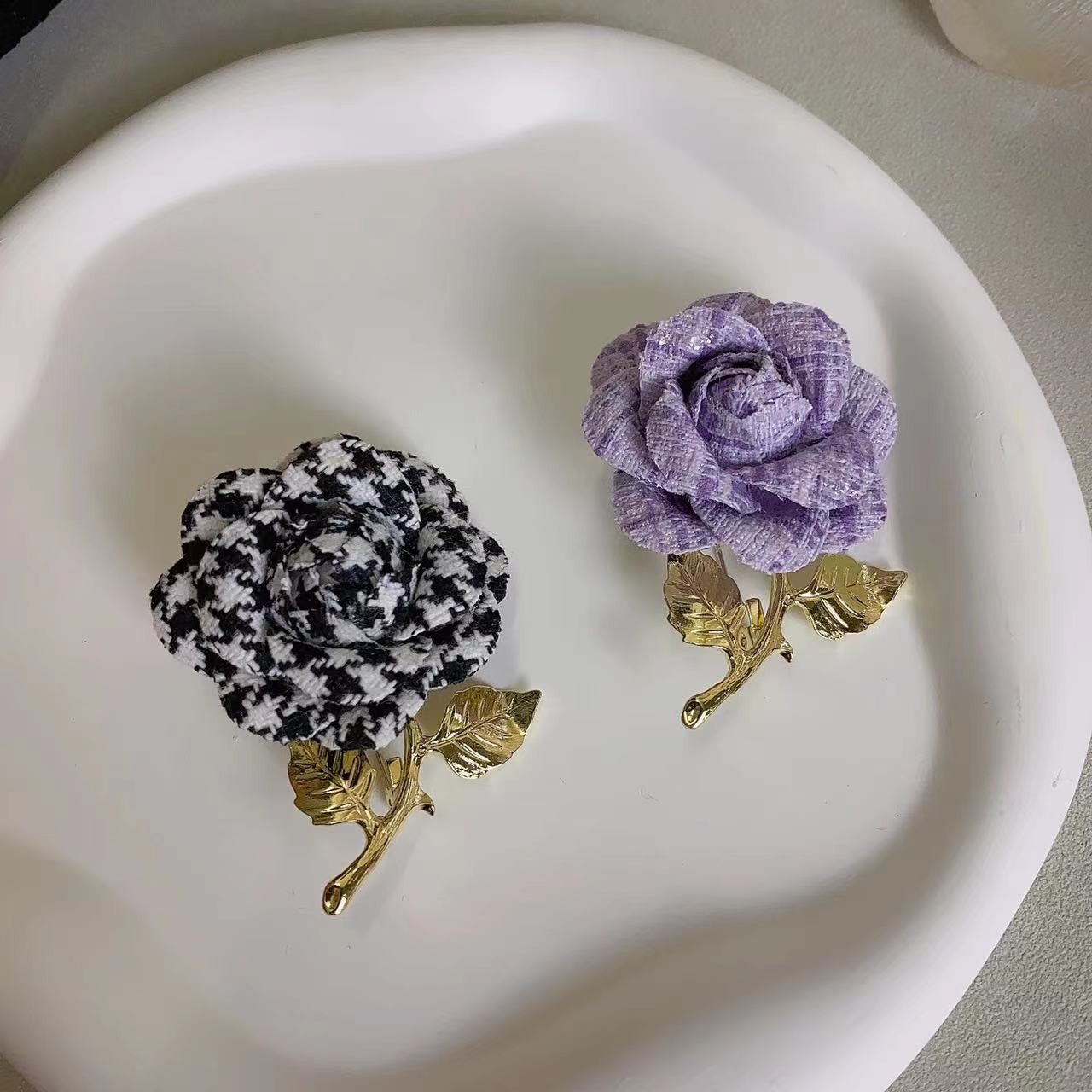 Elegant Flower Cloth Plating Women's Brooches display picture 3