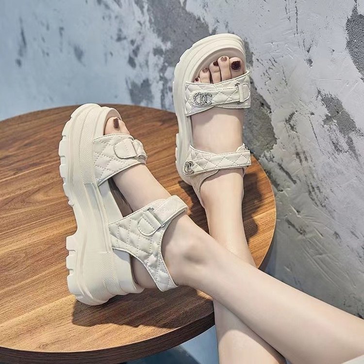 Explosiones sandalias de velcro para mujeres verano 2025 nuevo fondo grueso rojo de red de altura de diamante zapatos de playa