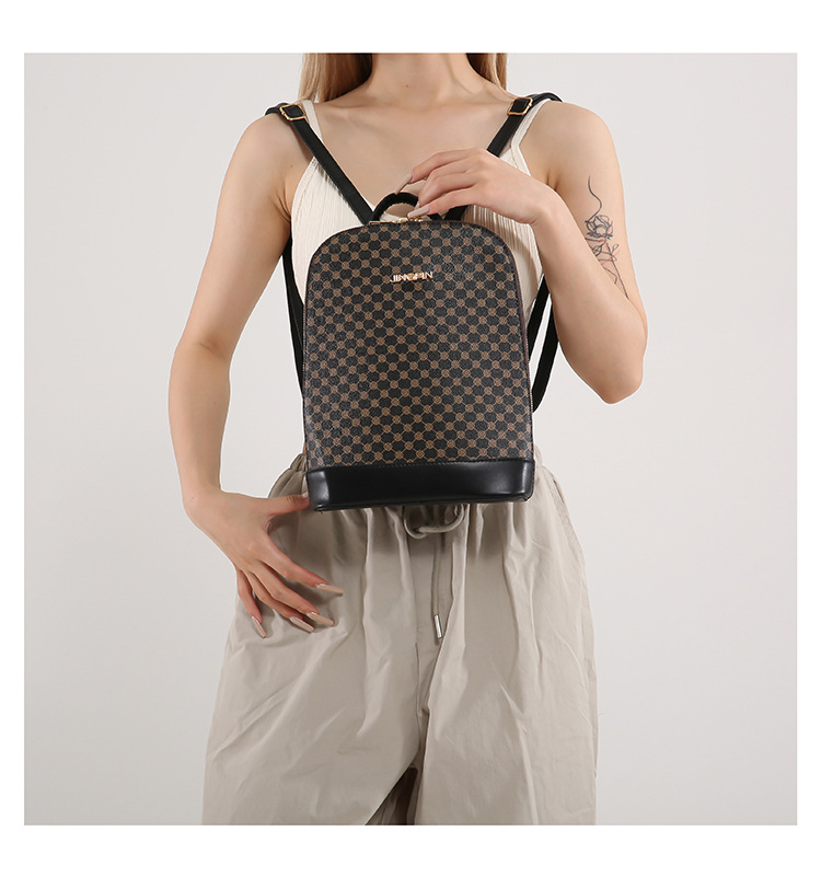 A stylish and trendy casual backpack for the 2024 autumn and winter season, featuring a large-capacity single-shoulder women's retro commuting crossbody bag undefined