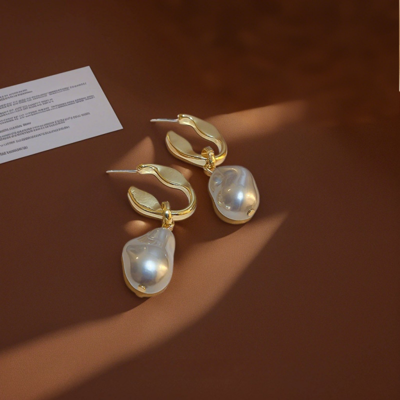 Pendientes de perlas de pinzas de cangrejo irregulares de Corea 2025 nuevo diseño simple sentido Pendientes retro francés al por mayor