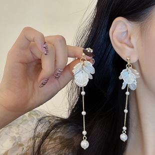 White shell pearl tassel earrings Niche design super fairy temperament earrings without ear piercings mosquito coil ear clips