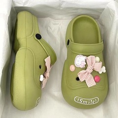 Women's Outdoor Slipper with Holes 2023 Summer New Home Crochet Bow Low Heel Crocs Cartoon Cute Hat Shoes