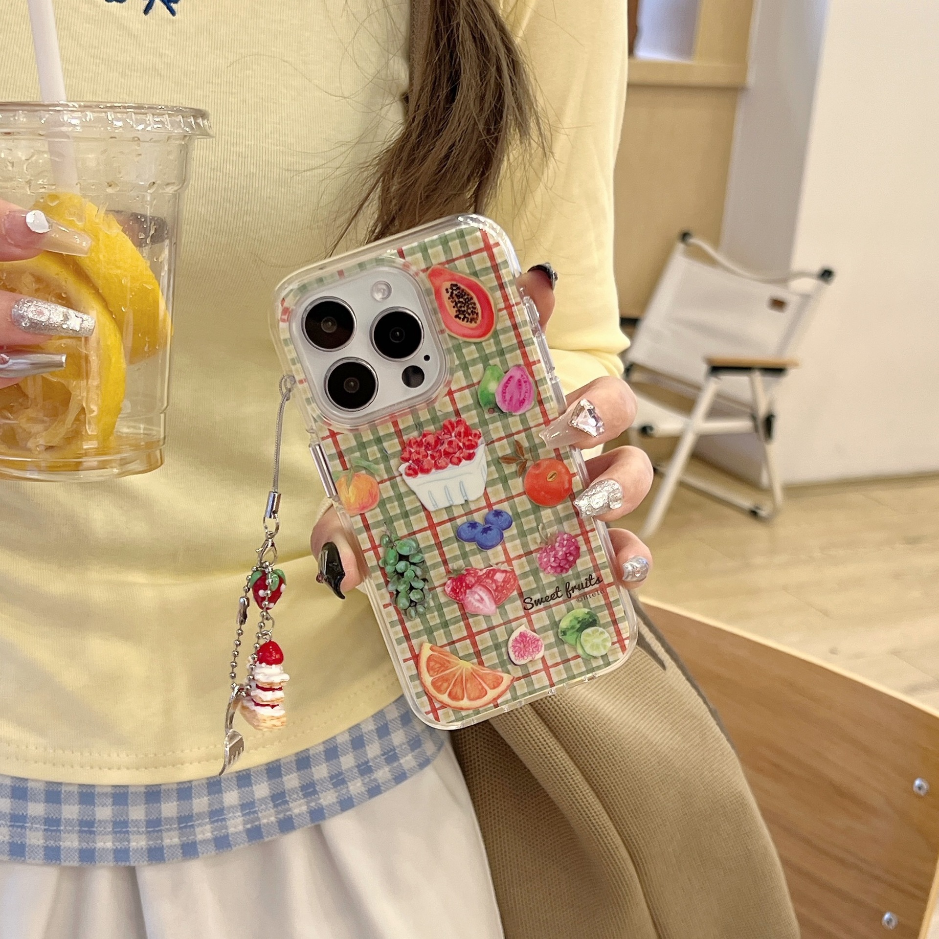 La fruta a cuadros de color de nicho es adecuada para Apple 15/16 funda para teléfono móvil 14Pro colgante 13 verano 16ProMax mujer