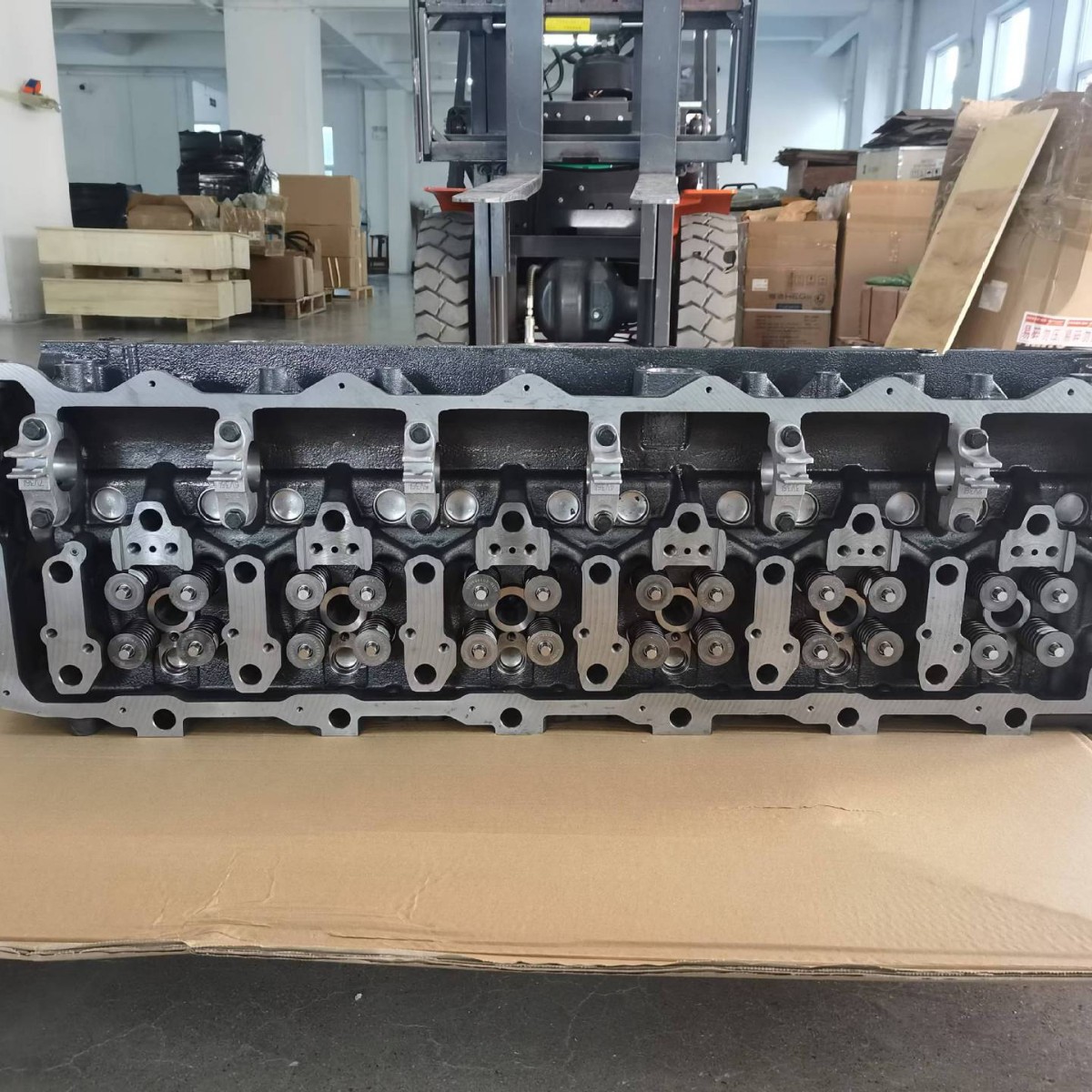 Heavy-duty truck cylinder head assembly MC11/MC13/D2026/D2676 for MAN TGS and TGX, 18T–26T series