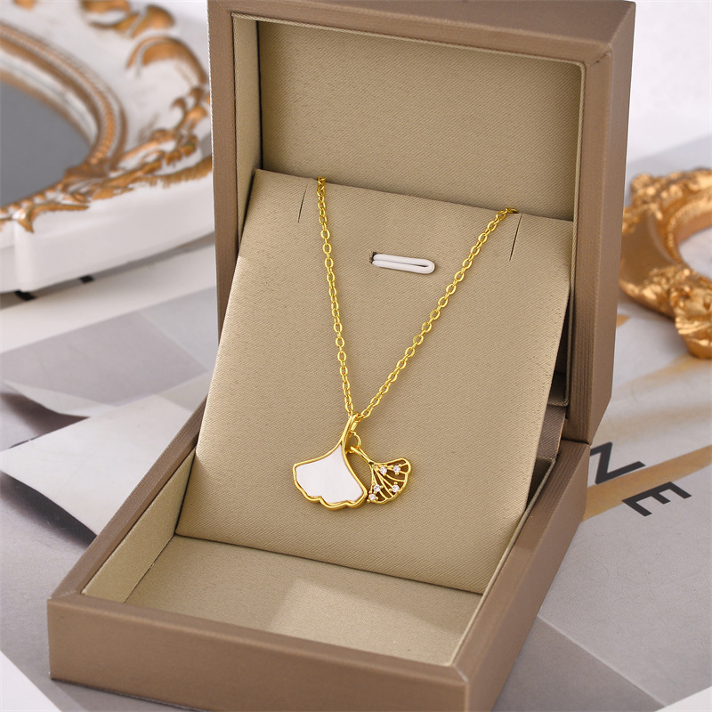Collar de acero de titanio para mujeres simple y versátil estilo ligero de lujo nicho diseño de alta calidad no decoloración joyería de cadena de clavícula al por mayor