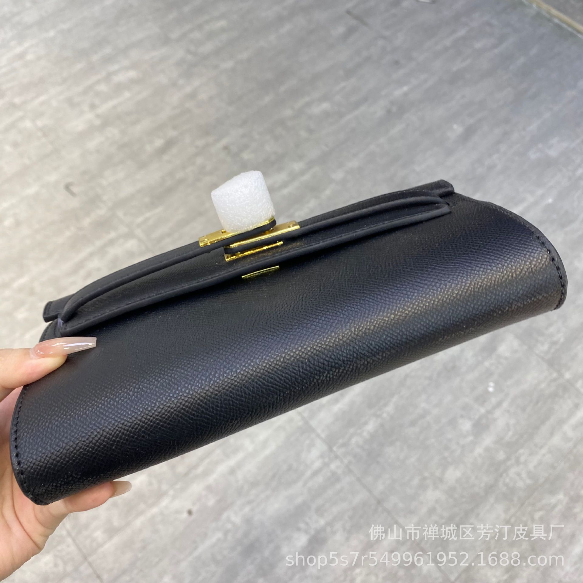 凯利横款钱包斜挎