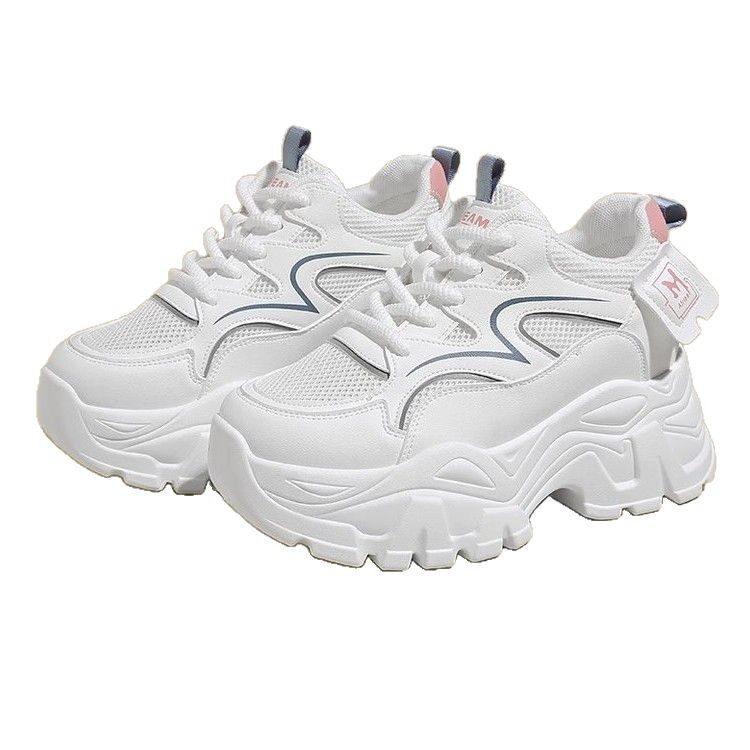 Zapatos pop-up de suela gruesa para mujeres 2025 primavera nueva red transpirable aumentando la altura de los zapatos deportivos casuales blancos