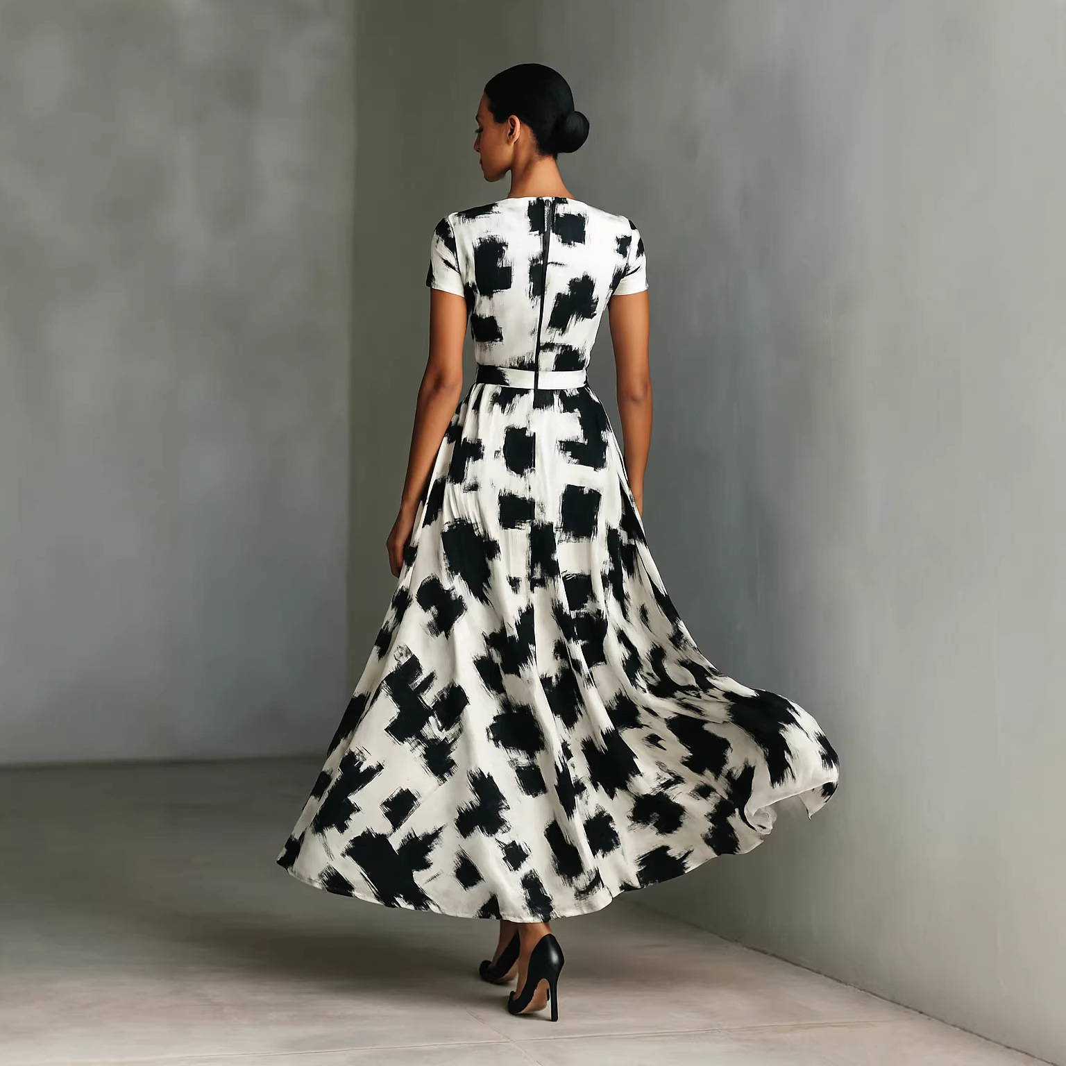 Europäisches und amerikanisches grenzüberschreitendes unabhängiges Website-Urlaubskleid mit geometrischem Muster und Taschen, neu (2026)_voghion.com