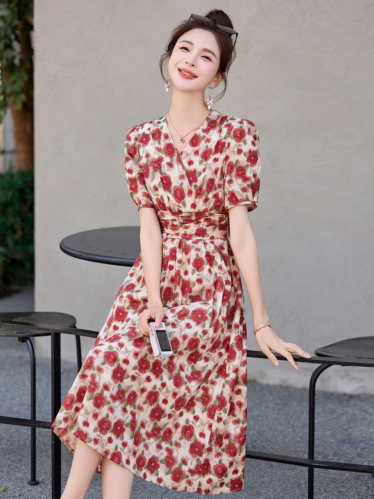 Đầm maxi nữ thắt eo cổ V in họa tiết thanh lịch — màu đỏ