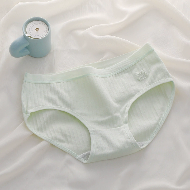 Удобное underwear средней посадки из хлопка в мягких цветах — идеальное повседневное и расслабляющее белье.