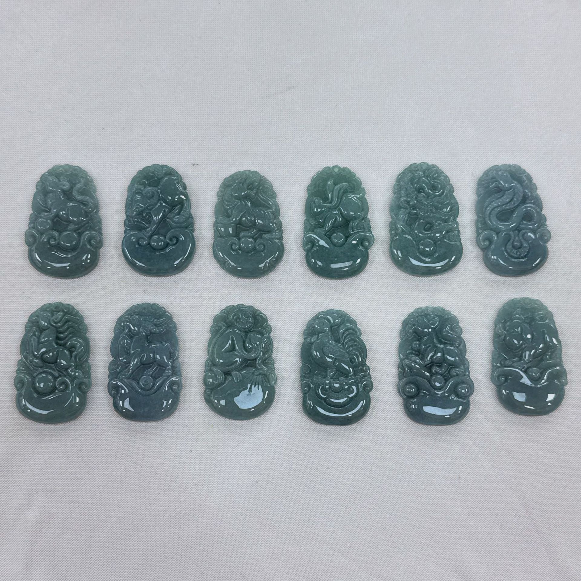 危料翡翠十二生肖玉吊坠男女玉鼠牛虎兔龙蛇马羊猴鸡狗猪玉佩动物