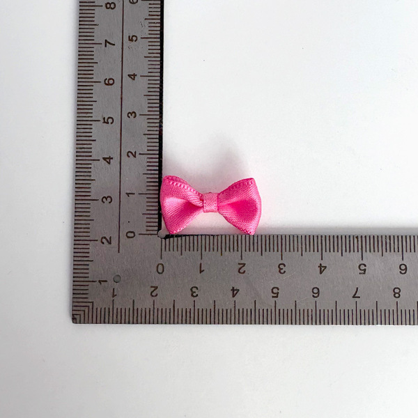 Small solid color accessory with bow