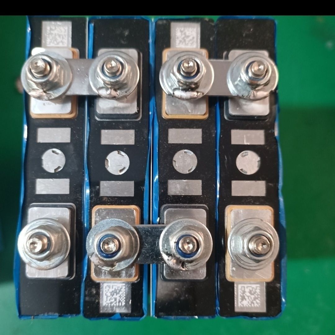 Celular de fosfato de litio ferroso 3.2V30Ah de alta calidad baterías de litio ventas profesionales de celdas de energía celdas de automóviles comercio exterior