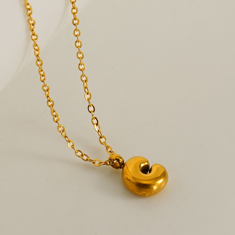 Moda europea y americana, temperamento simple, nuevo colgante de 26 letras inglesas, collar de letras de burbujas mini dorado de acero inoxidable