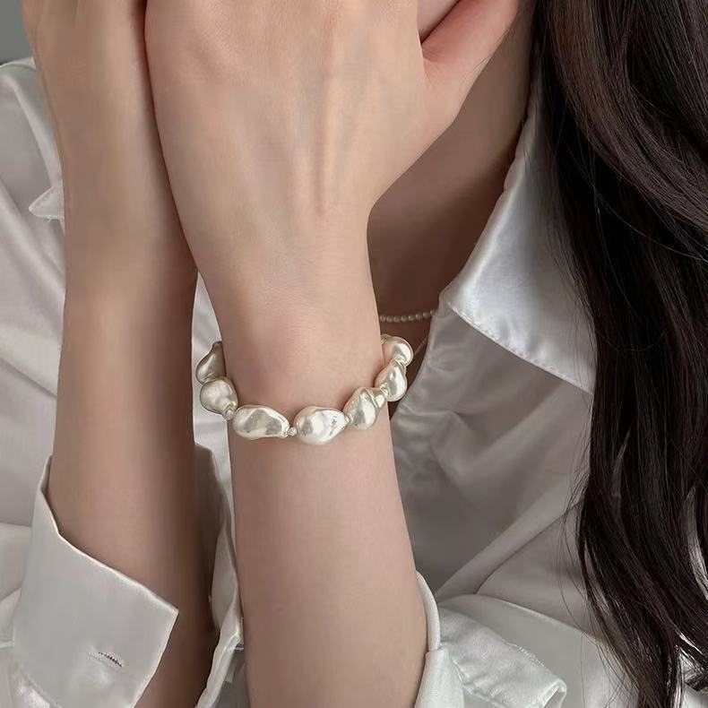 Irregular Special-Shaped Baroque Pearl Magnetic Head Bracelet Women's Niche Accessible Luxury High-End Exquisite Bracelet Bracelet Irregular Special-Shaped Baroque Pearl Magnetic Head Bracelet Women's Niche Accessible Luxury High-End Exquisite Bracelet Bracelet
