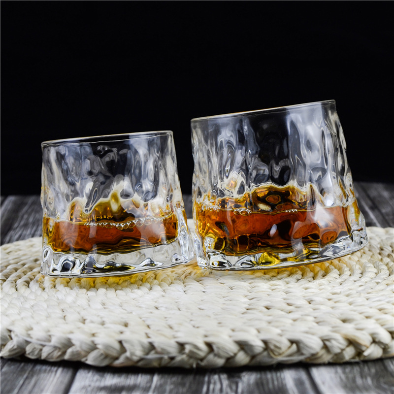 접힌 쉐이크 컵