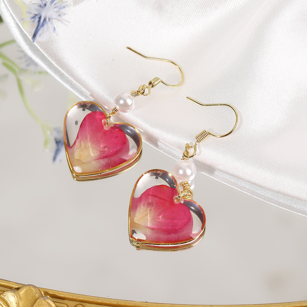 Pendientes colgantes de corazón con flores secas y borla_voghion.com