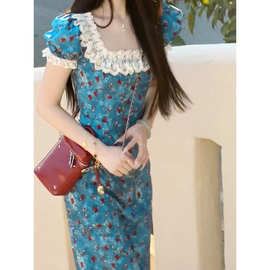 法式高级感蓝色碎花方领连衣裙子女装2025夏季新款泡泡袖蕾丝长裙
