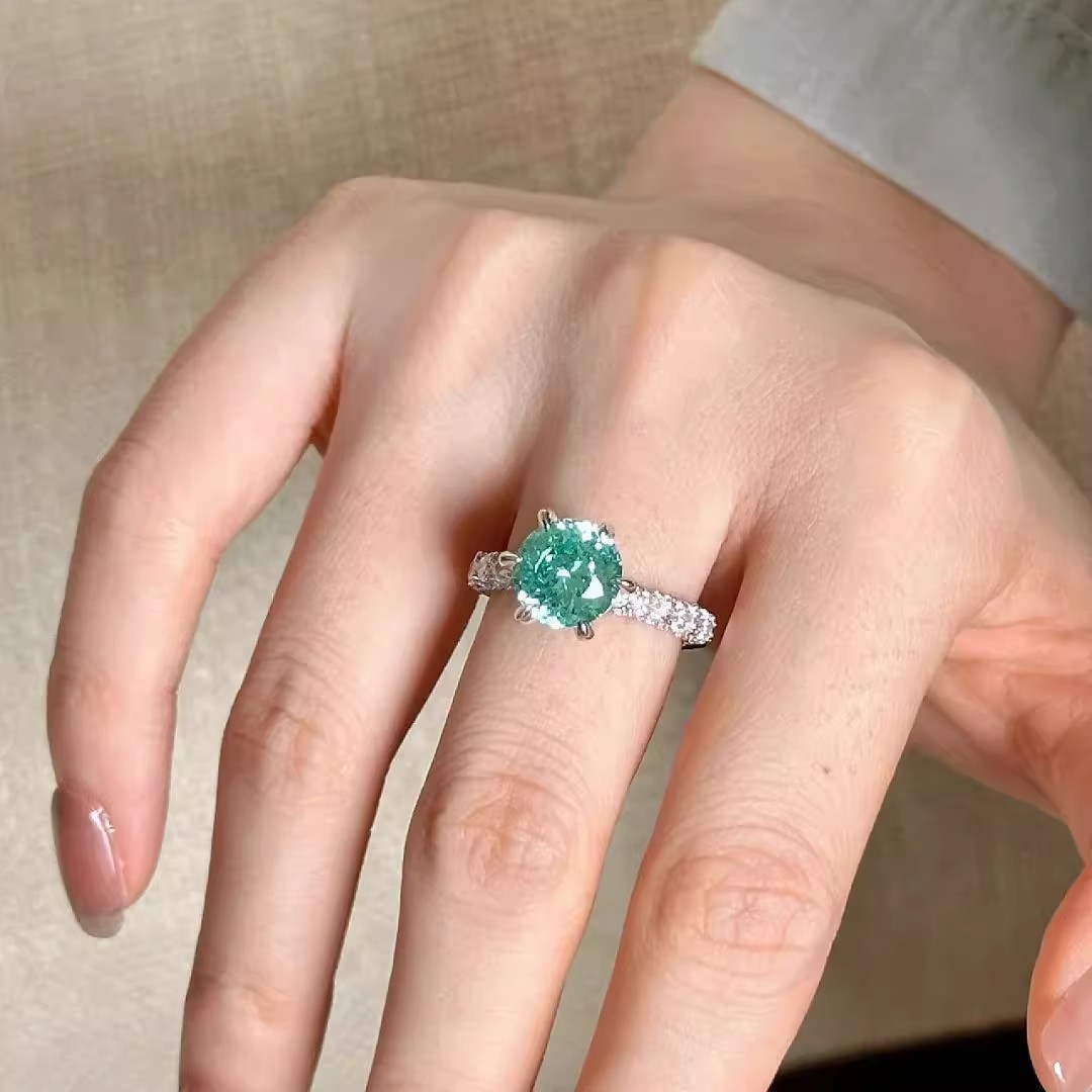 Designerring med grön diamant för damer lyxig mode_voghion.com