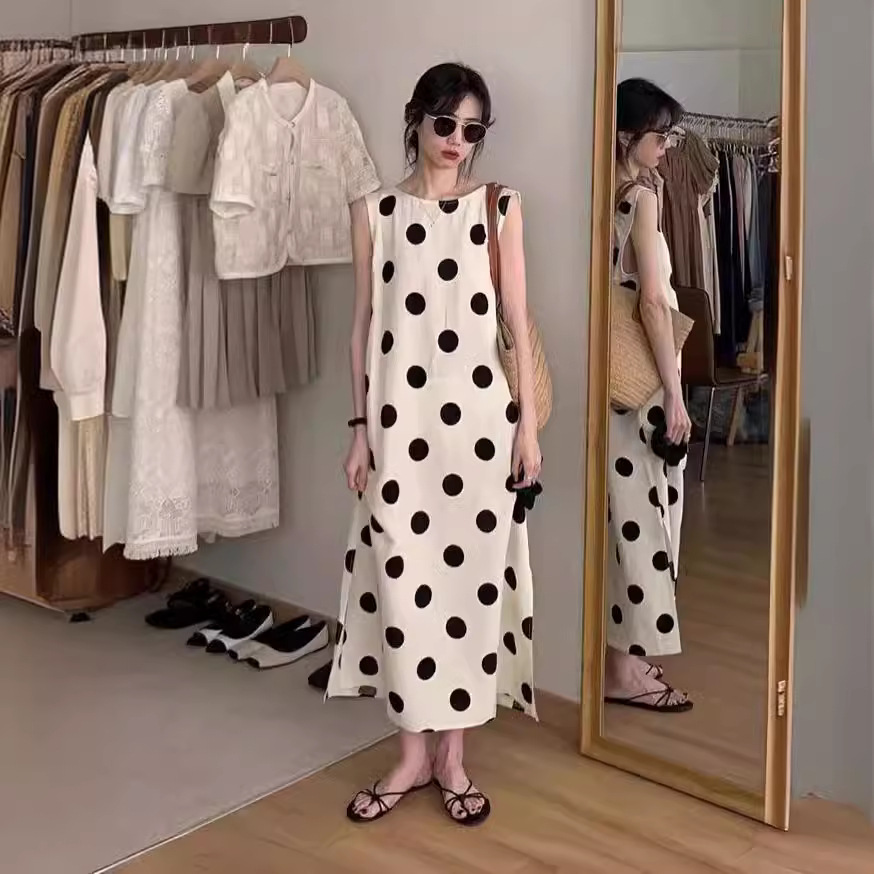 Summer dress sleevless with a round collar