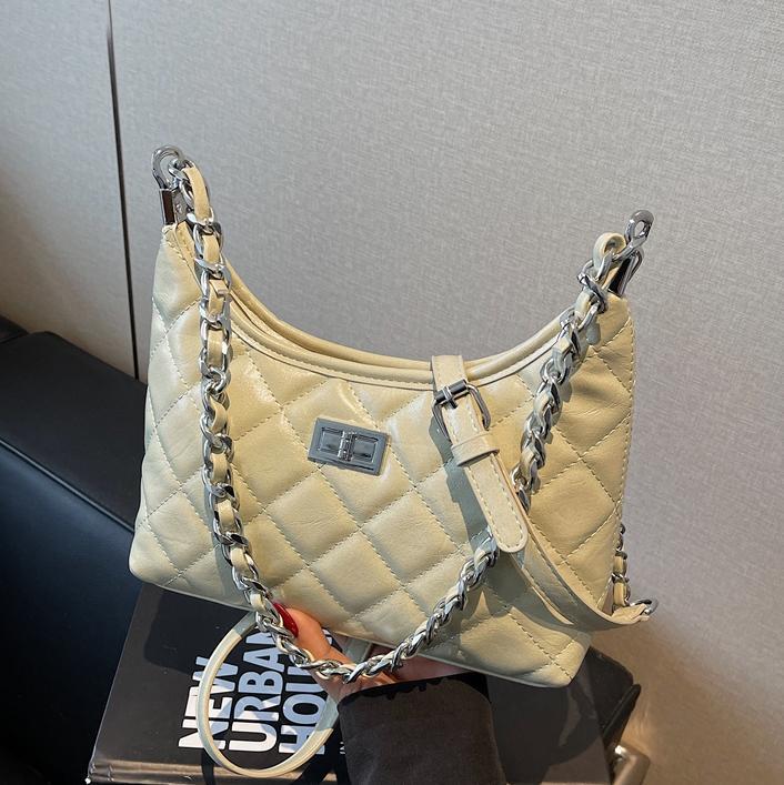 Bolso de axila de cadena de diamantes popular de este año para mujer 2025 nuevo bolso de hombro de estilo pequeño y fragante bolso de mensajero de estilo occidental de todo fósforo