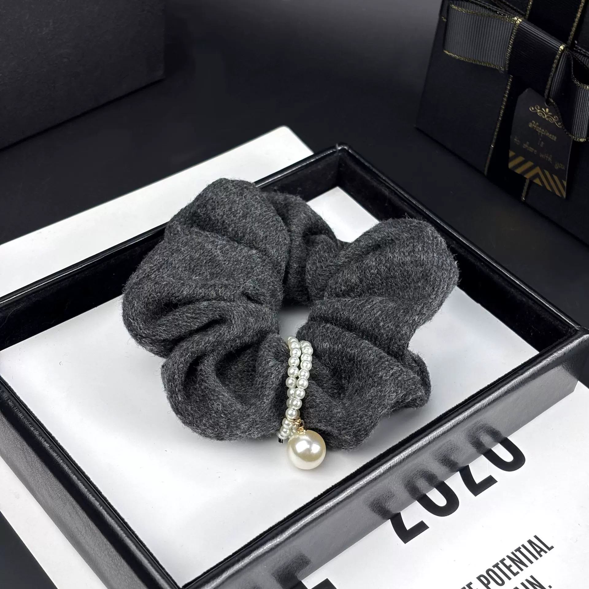 百搭高级感灰色针织毛线珍珠包腰挂坠高级质感优雅气质大肠圈发圈