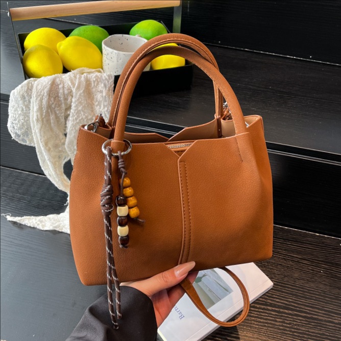 Bolso de mano de alta sensación de moda bolso de balde de mujer 2025 invierno retro simple bolso de hombro temperamento mochila de viaje