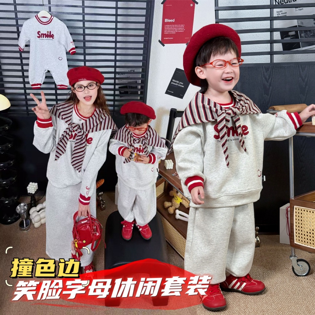 Parent-child outfits for autumn and winter, stylish family matching outfits for three, newborn baby outing clothes, trendy mother-daughter outfits, letter-printed fleece sweatshirt sets